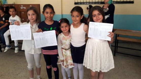 Uşak'ta 64 bin öğrenci karnesini aldı!