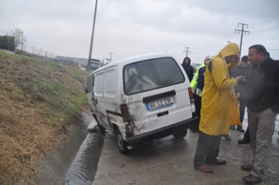 Uşak’ta servis araçları art arda kaza yaptı: 18 yaralı