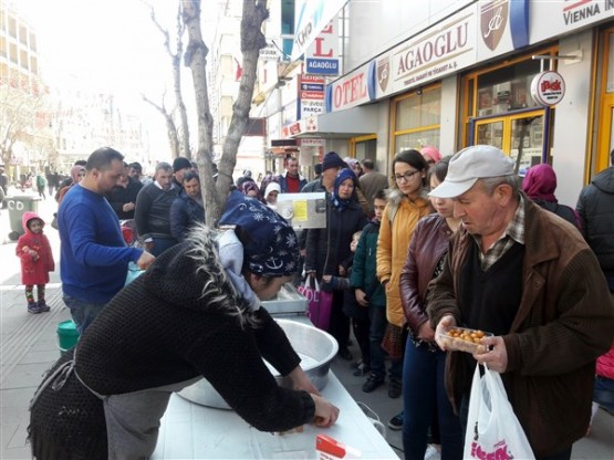 CHP Uşak, Çanakkale Şehitleri ruhuna lokma döktürdü!
