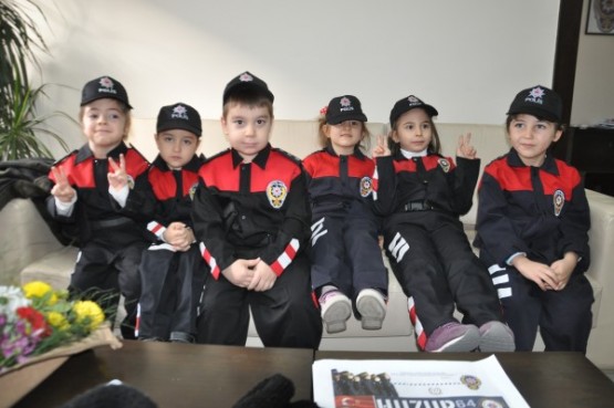 Dev yürekli minikler, Uşak Polisine taziye ziyaretinde bulundu!