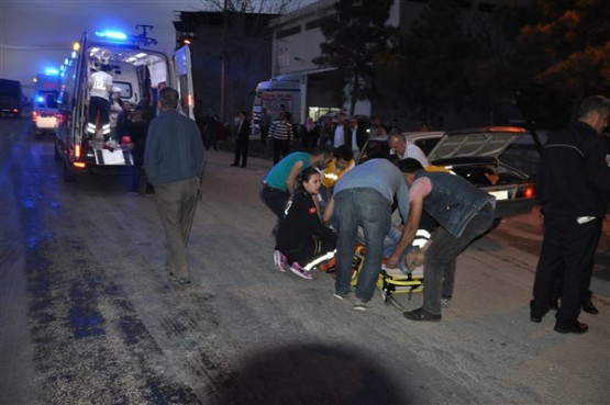 Minibüs, Otomobil İle Çarpıştı! Kazada 2 'si Çocuk 7 Kişi Yaralandı!