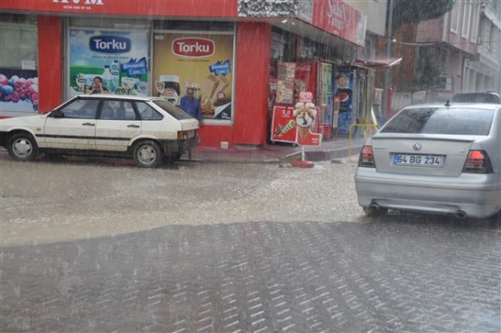 Belediye Başkanı gülücükler saçadursun; şehir resmen dökülüyor!