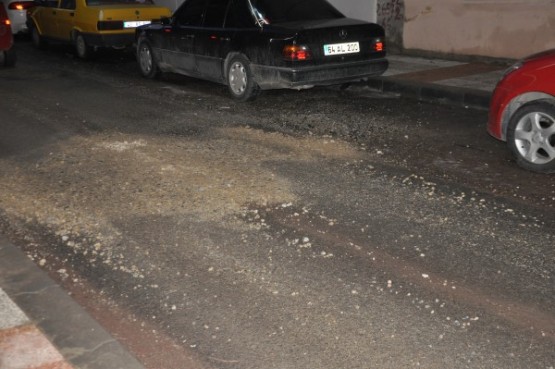 Uşak’ta kazılmış yolların derdi bitmeden; çöken yolların derdi başladı!