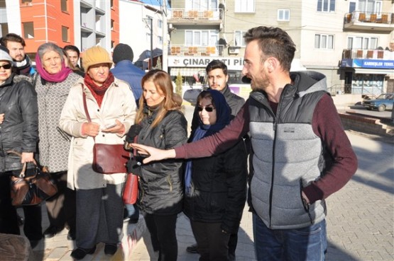 Uşaklı Çevrecilereden sert tepki; bu ağacı kesenlerin de, kesilmesine karar verenlerin de elleri kurusun!