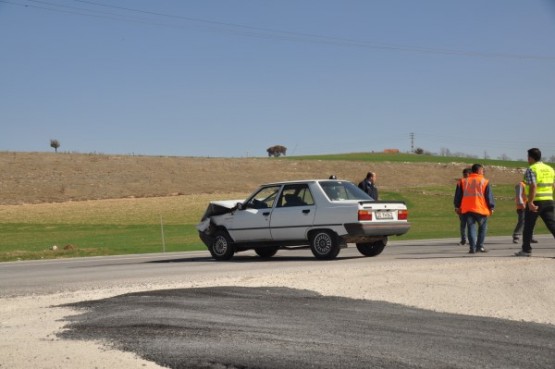 Sollama Yapmak İsterken Yola Çıkan Otomobille Çarpıştı!