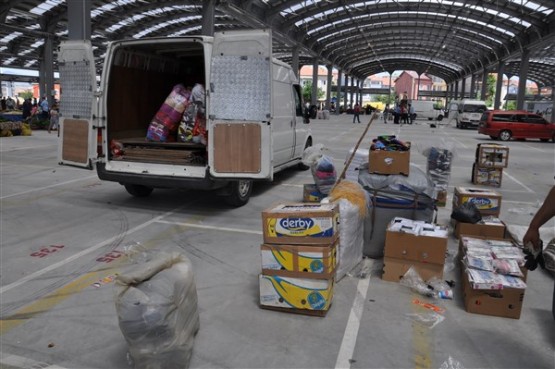 Uşak'ta yeni yapılan pazar yeri, esnafın işi bırakmasıyla bomboş kaldı!
