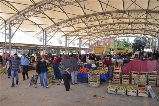 Belediye Başkan Vekili Hakan Uludağ Cumartesi günü pazar yok dedi, ne esnaf dinledi ne de halk!