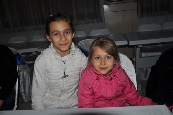 DOWN SENDROMLU ÇOCUKLAR DÜZENLENEN GECEDE DOYASIYA EĞLENDİ!