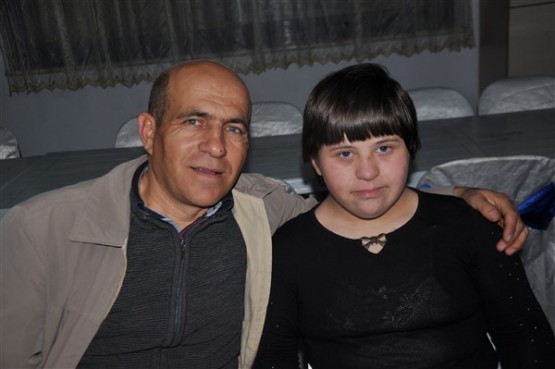 DOWN SENDROMLU ÇOCUKLAR DÜZENLENEN GECEDE DOYASIYA EĞLENDİ!