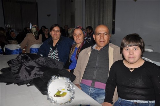 DOWN SENDROMLU ÇOCUKLAR DÜZENLENEN GECEDE DOYASIYA EĞLENDİ!