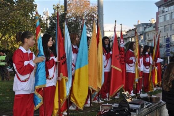 Ulu Önder Atatürk, Uşak'ta törenle anıldı!