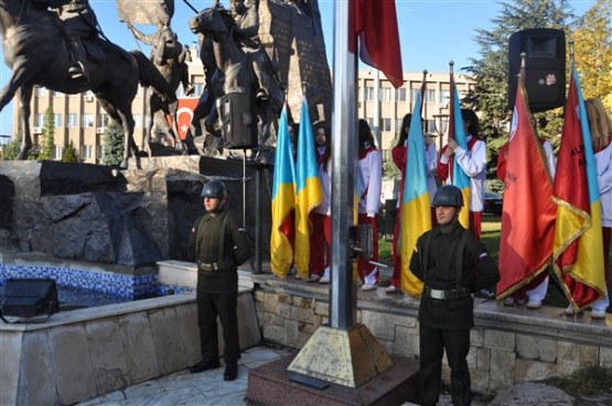 Ulu Önder Atatürk, Uşak'ta törenle anıldı!