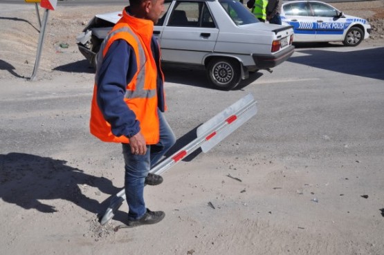 Sollama Yapmak İsterken Yola Çıkan Otomobille Çarpıştı!