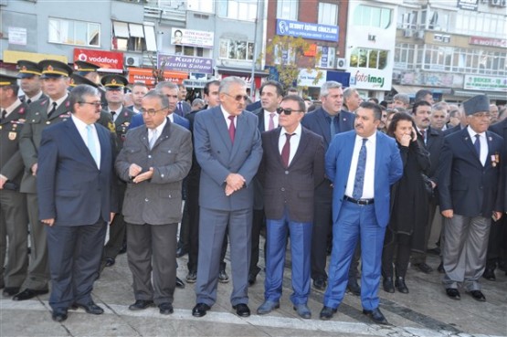 Ulu Önder Atatürk, Uşak'ta törenle anıldı!