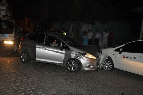 Aynı otomobil 1 saat içinde 6 farklı araca çarptı!