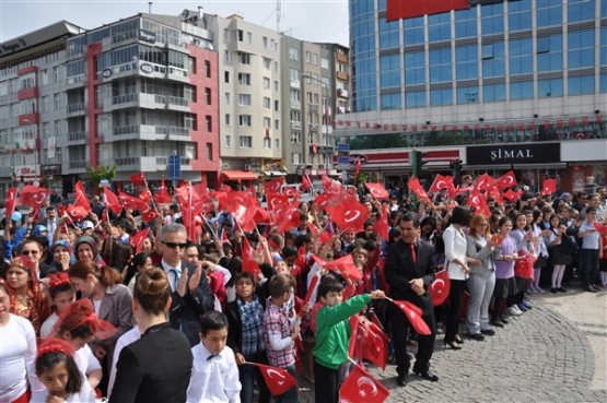 Uşak’ta 23 Nisan Ulusal Egemenlik ve Çocuk Bayramı Coşkuyla Kutlandı!