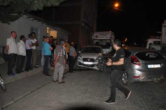 Aynı otomobil 1 saat içinde 6 farklı araca çarptı!