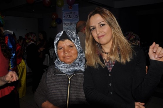 DOWN SENDROMLU ÇOCUKLAR DÜZENLENEN GECEDE DOYASIYA EĞLENDİ!