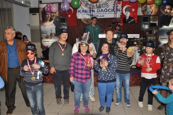 DOWN SENDROMLU ÇOCUKLAR DÜZENLENEN GECEDE DOYASIYA EĞLENDİ!