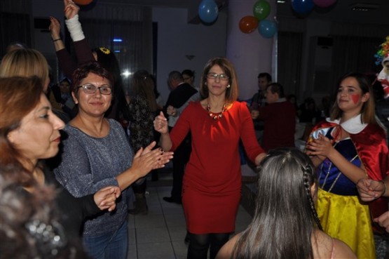 DOWN SENDROMLU ÇOCUKLAR DÜZENLENEN GECEDE DOYASIYA EĞLENDİ!