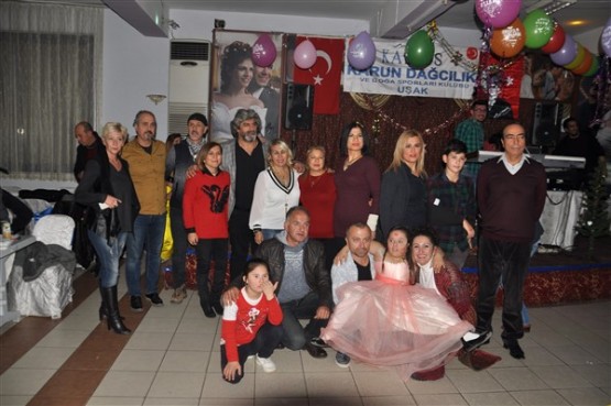 DOWN SENDROMLU ÇOCUKLAR DÜZENLENEN GECEDE DOYASIYA EĞLENDİ!