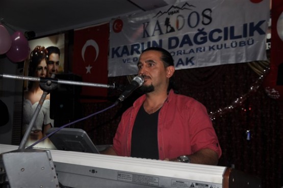 DOWN SENDROMLU ÇOCUKLAR DÜZENLENEN GECEDE DOYASIYA EĞLENDİ!