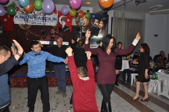 DOWN SENDROMLU ÇOCUKLAR DÜZENLENEN GECEDE DOYASIYA EĞLENDİ!