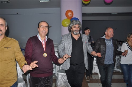 DOWN SENDROMLU ÇOCUKLAR DÜZENLENEN GECEDE DOYASIYA EĞLENDİ!