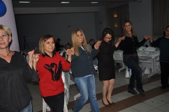DOWN SENDROMLU ÇOCUKLAR DÜZENLENEN GECEDE DOYASIYA EĞLENDİ!