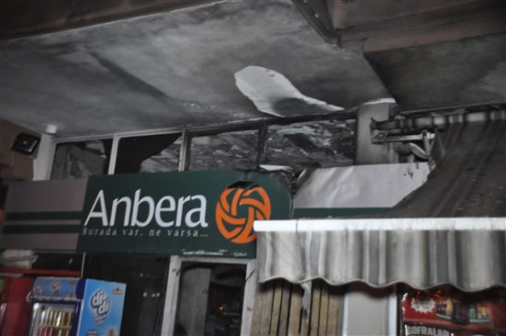 Anbera AVM'de çıkan yangın bir saatlik çalışma sonrasında söndürüldü!