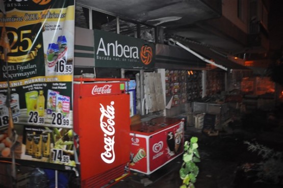 Anbera AVM'de çıkan yangın bir saatlik çalışma sonrasında söndürüldü!