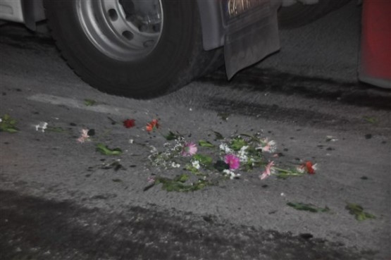 Tırla çarpışan araçta bulunan gelin ve damat yaralandı