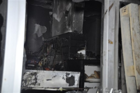 Anbera AVM'de çıkan yangın bir saatlik çalışma sonrasında söndürüldü!