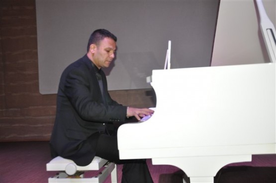 Piyanist Erman Karakaya'dan, Atatürk'ün en sevdiği şarkılar resitali!