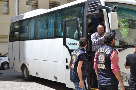 Eski Uşak Belediye Başkanı Ali Erdoğan, eşi ve başkan yardımcıları adliyeye sevk edildi!