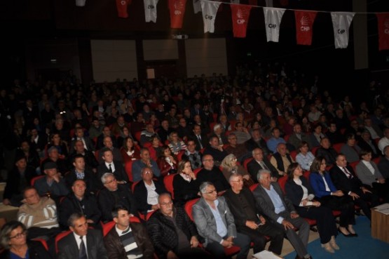 CHP Genel Başkan Yardımcısı Böke, Uşak'taki panelde iktidara yüklendi!