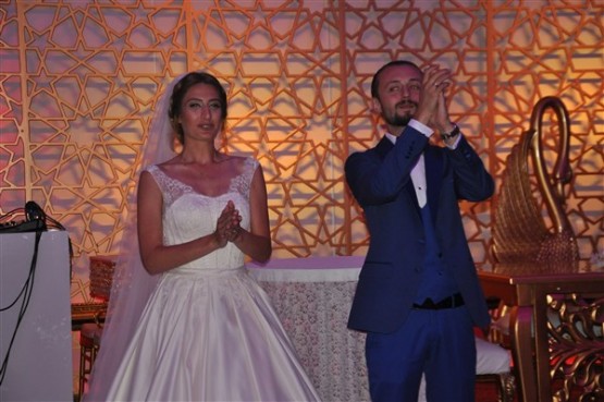 CHP'nin Sevilen isimlerinden ve İl Saymanlığı görevini yürüten Ömür Önlü oğlunu evlendirdi