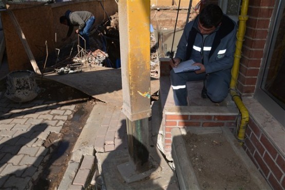 Patlama Olabilir Uyarılarına Aldırış Etmeden Beton Atmaya Devam Ettiler!