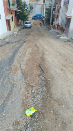 Belediye Başkanı gülücükler saçadursun; şehir resmen dökülüyor!