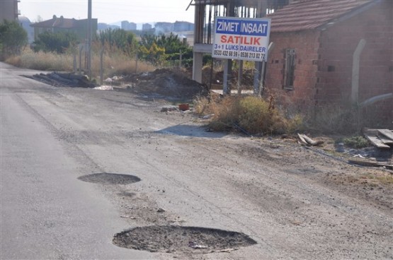 Belediye Başkanı gülücükler saçadursun; şehir resmen dökülüyor!