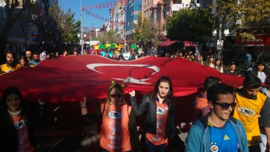 Uşak Tema Gönüllüleri Toprak Bozulumuna Karşı Yürüdü!