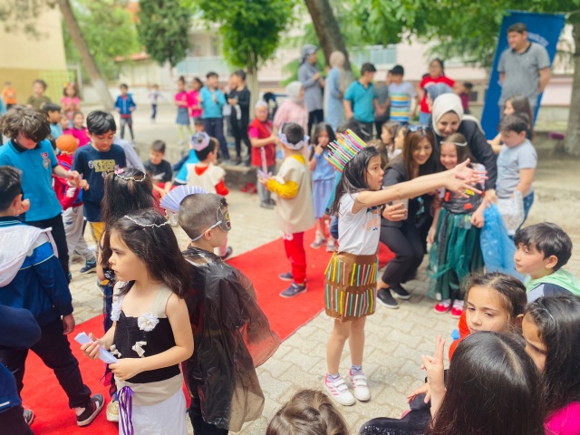  Uşak Üniversitesi'nin genç fikirlerinden Bir Kutu Dönüşüm Bir Kucak Hayat Projesi