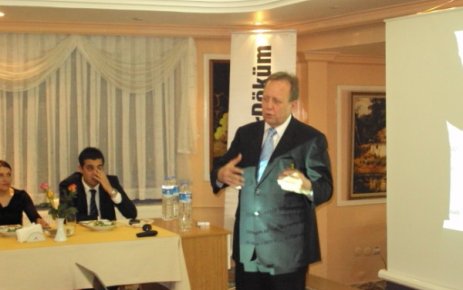 Demirdöküm Ağaoğlu Otelde 57 Yılını Kutlarken Uşak lı İşadamları İle Bir Araya Geldi.