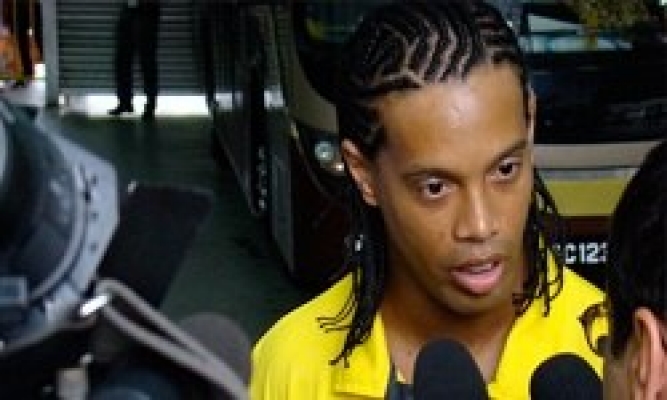 Ronaldinyo Öldü mü, Ronaldinho Öldü Haberi, Ronaldino Kaza Geçirdi, Ünlü Futbolcu Ronaldinyo Trafik Kazasında Öldü mü, Brezilyalı Futbolcu Ronaldinyo Kazada Öldü Haberi Ortalığı Karıştırdı