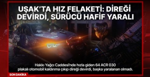 Uşak’ta Kaldırıma Çıkıp Direği Deviren Otomobil Panik Yarattı
