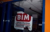 Uşak'ta Bim Marketin Camları Kimliği Belirsiz Kişilerce Kırıldı.