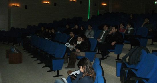 Uşak Üniversitesi Öğrencileri Atatürk'ü Anma Etkinliği Düzenledi.