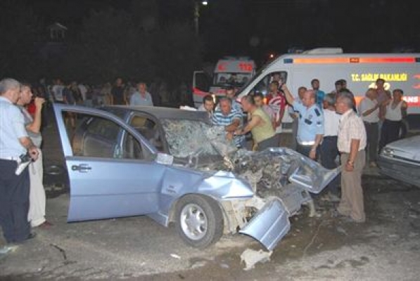 Zincirleme Kazada Yaralanan Genç Kız Hayatını Kaybetti